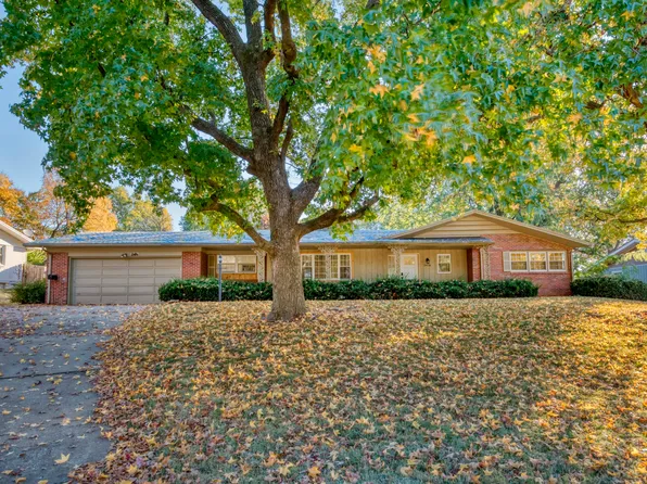 2416 S Cedarbrook Avenue, Springfield, MO 65804