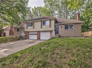 1411 E Ridgeway Dr, Olathe, KS 66061