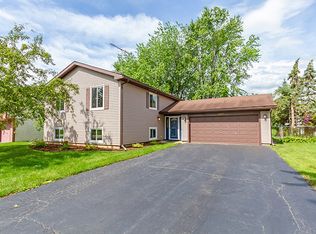 4040 Bayside Dr, Hanover Park, IL 60133