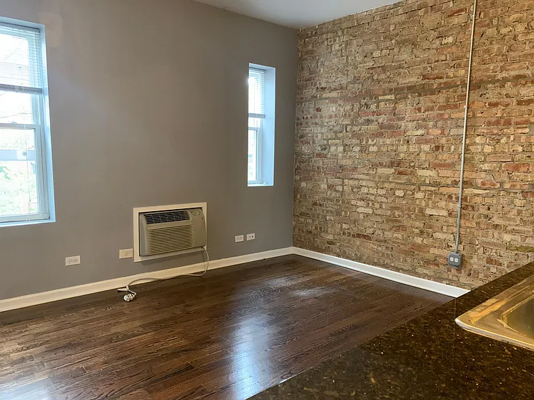 4860 N Rockwell — Photo 13