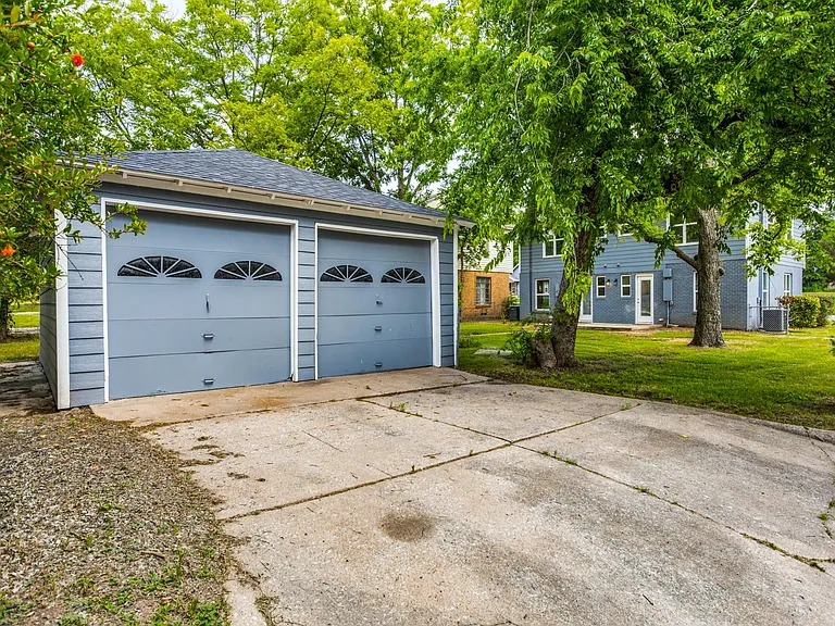 1231 W Morton St — Photo 18