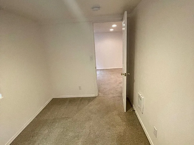 1911 Kincaid St #6 — Photo 4