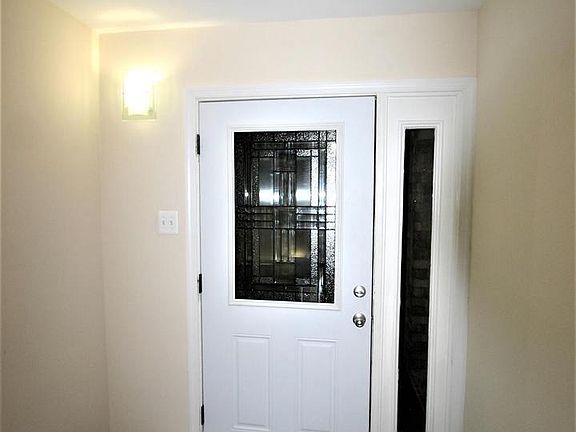 3rd image of 3059 Hawthorne Dr NE #3059