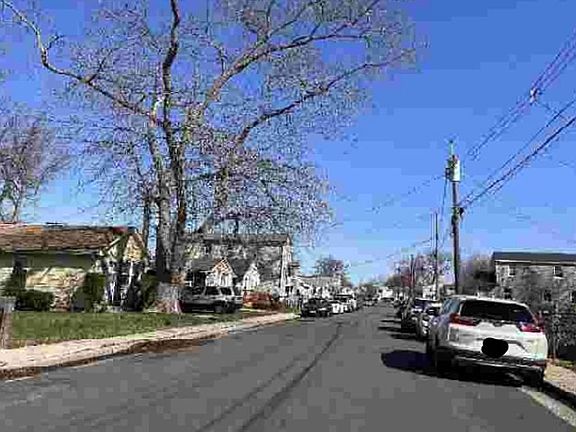 Exterior Neighborhood (street photo)