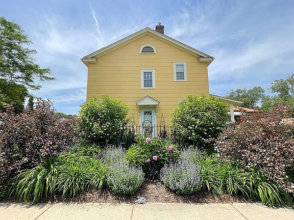 3rd image of 1320 Prospect Dr