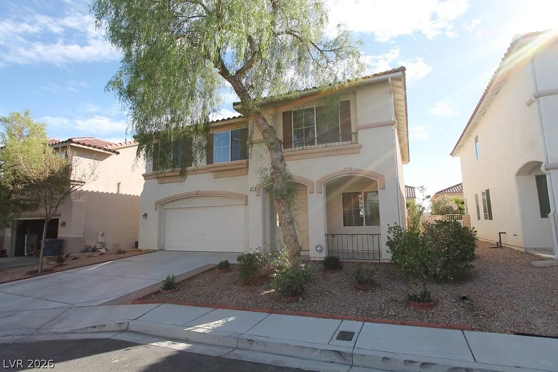 4 bed, 2.5 bath, 2917 sqft, $2,450 — Photo 2