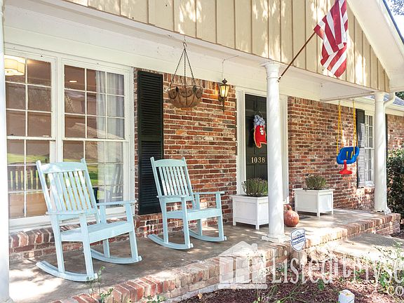 5th image of 1038 Mountain Oaks Dr