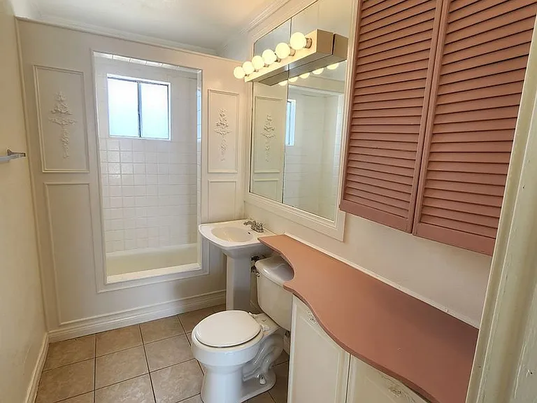 5762 Howard Way — Photo 9