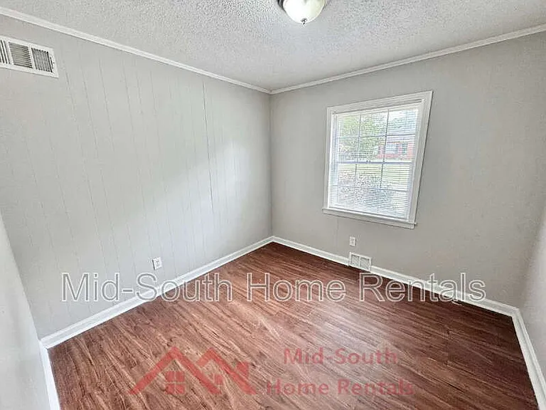 2050 Sharon Ln — Photo 10