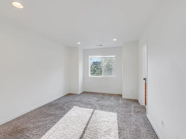 1158 SE Oak St — Photo 9