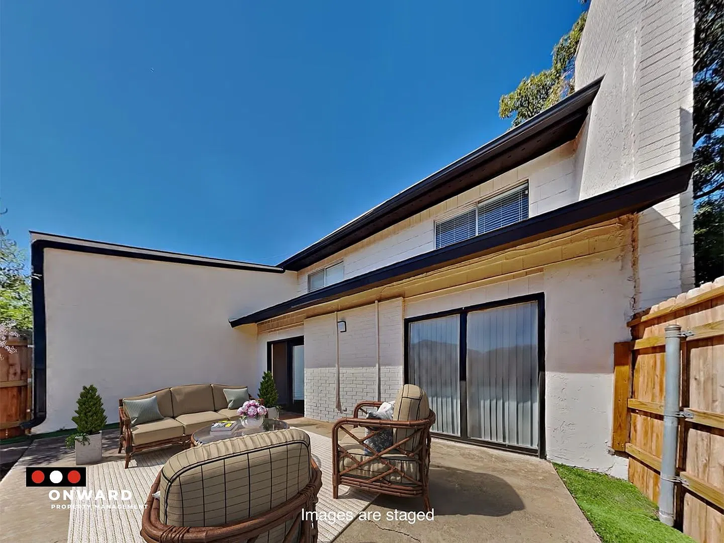 Del Estrado Townhomes — Photo 4
