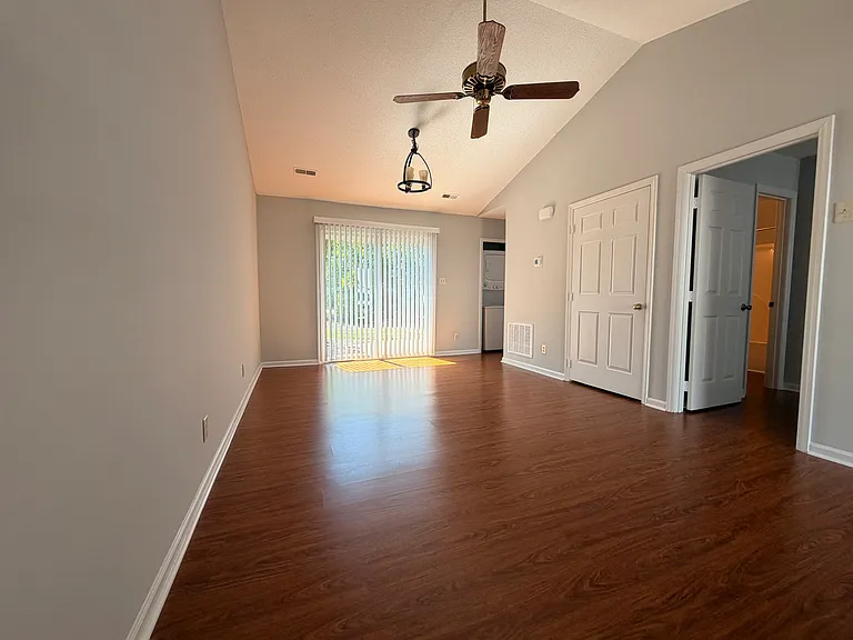 3605 Crystal Ct — Photo 2