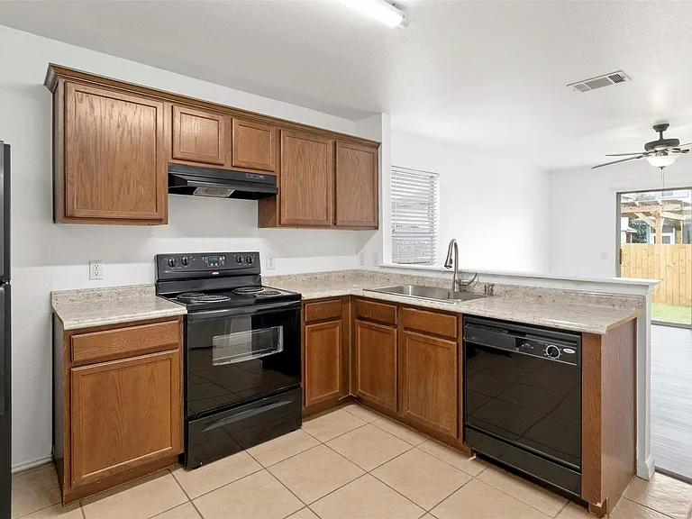 12409 Sky Harbor Dr — Photo 7