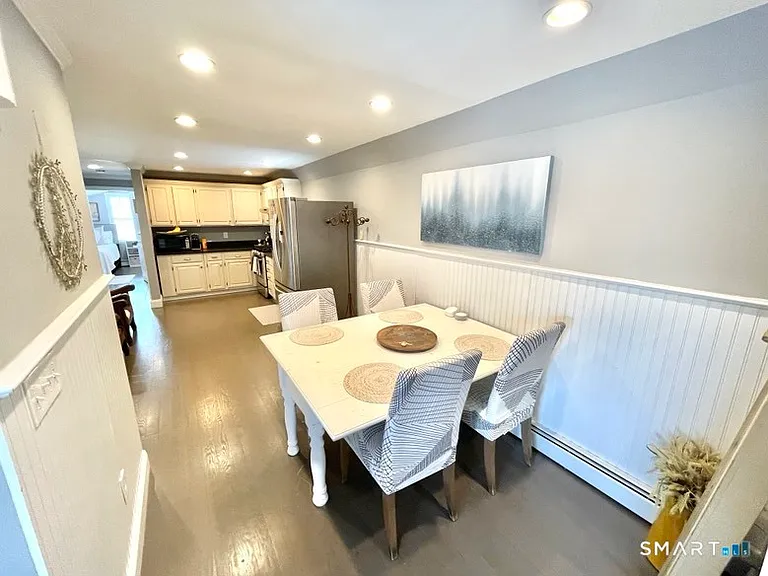 840 E Broadway — Photo 13