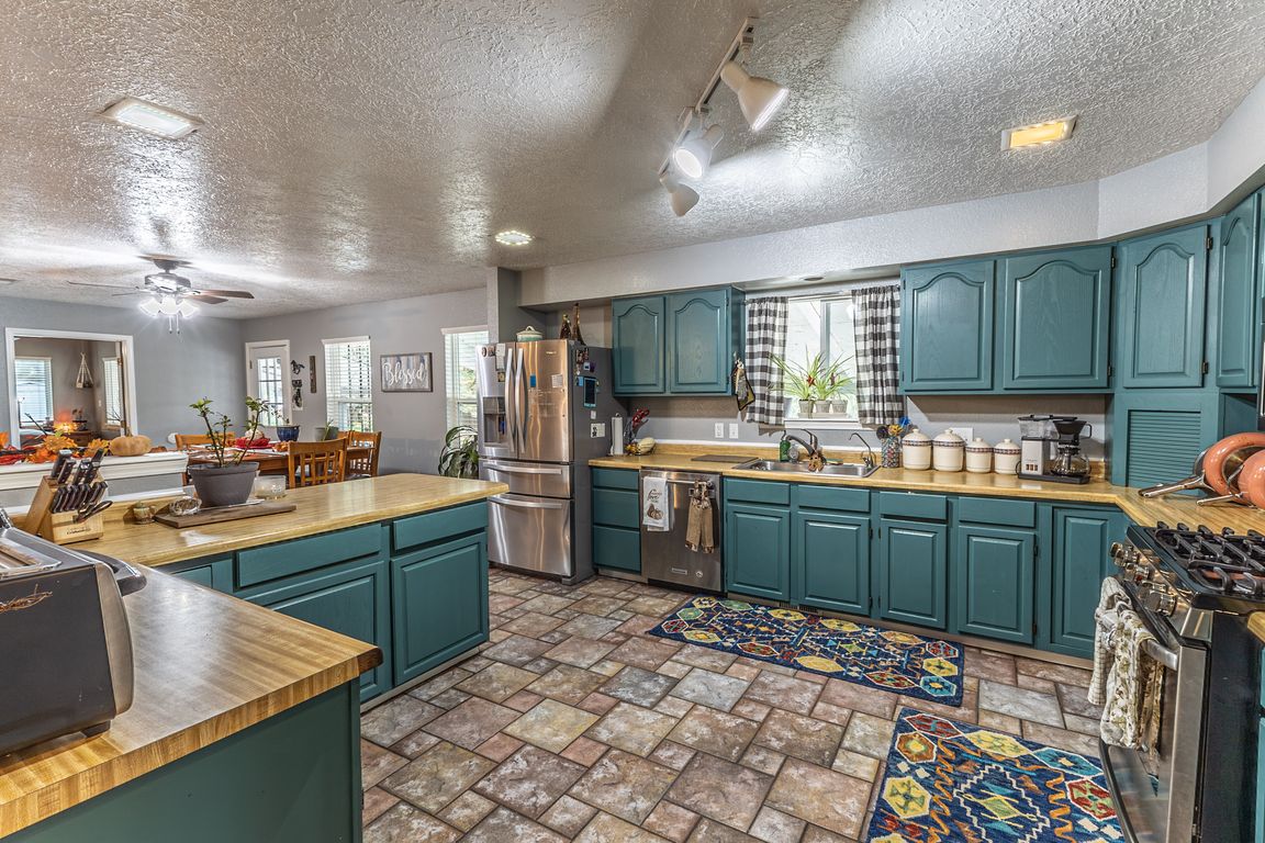 next background image