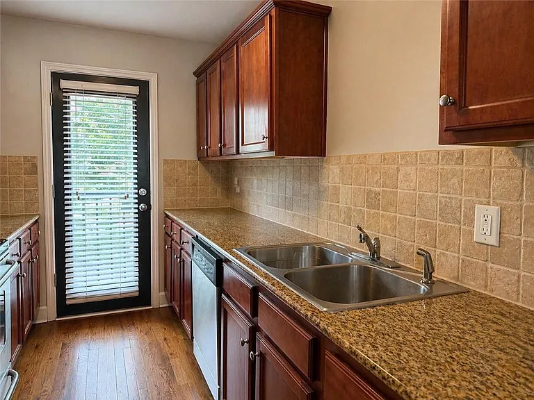 48 Peachtree Ave #221 — Photo 8
