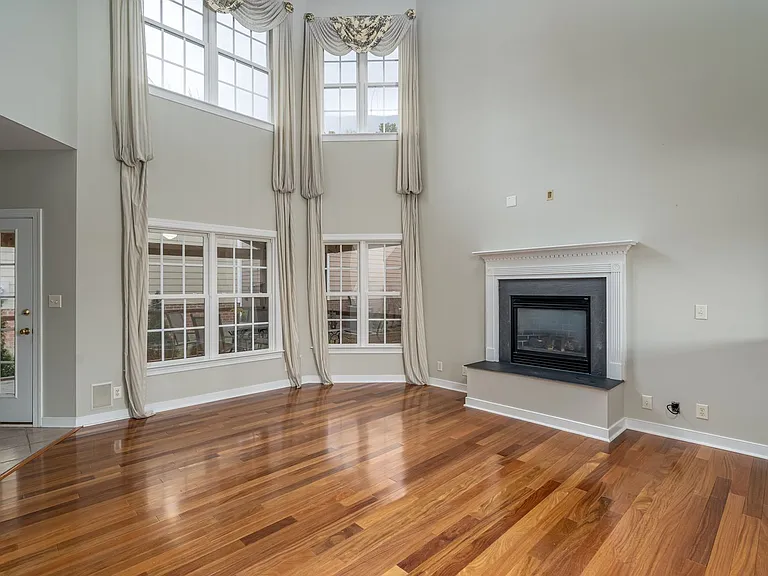 421 Suri Dr — Photo 11