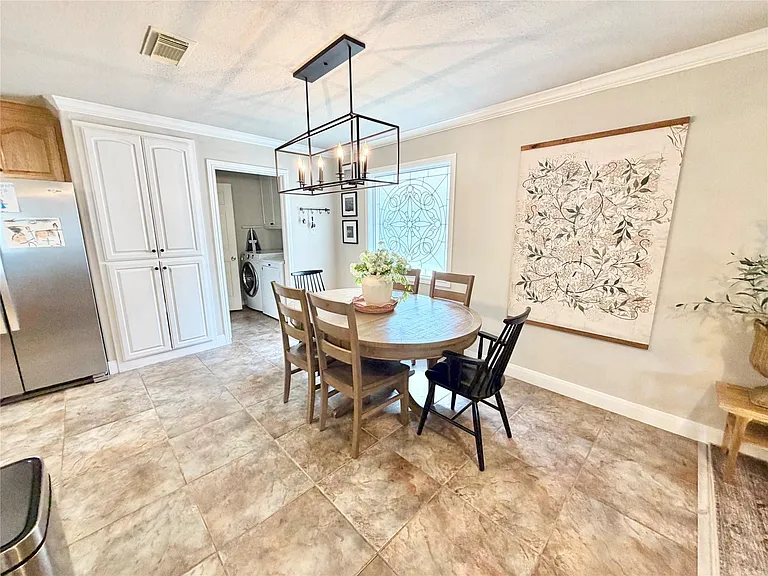 301 Friends Knoll Ln — Photo 5