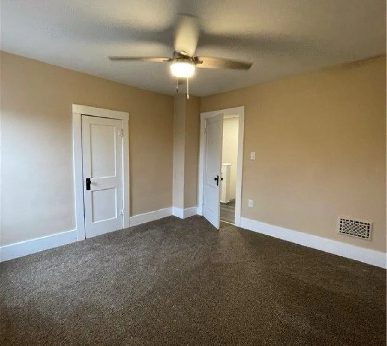 1336 Wellesley Ave — Photo 3