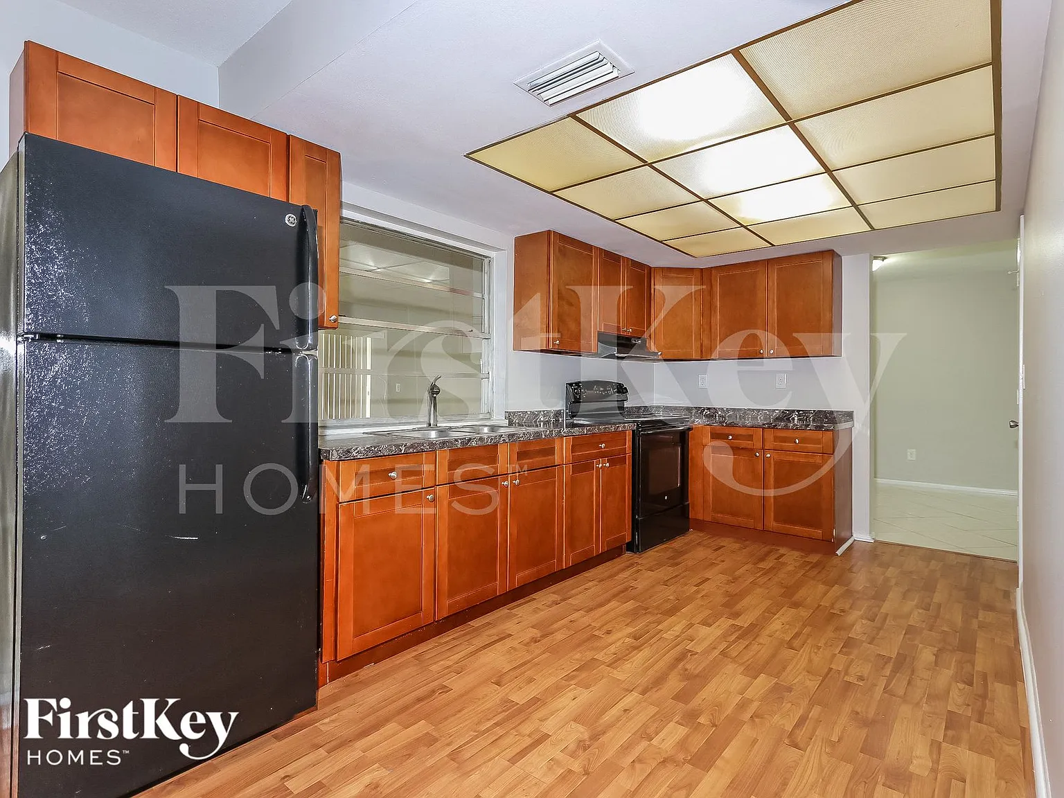 4 bed, 2.0 bath, 2140 sqft, $3,420 — Photo 4