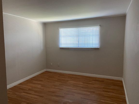 4th image of 22411 Del Valle St #12