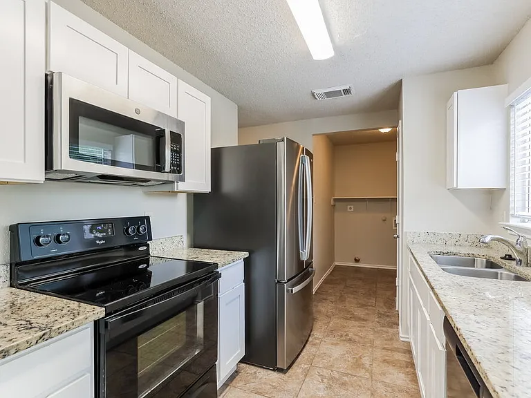 6102 Candletree — Photo 8