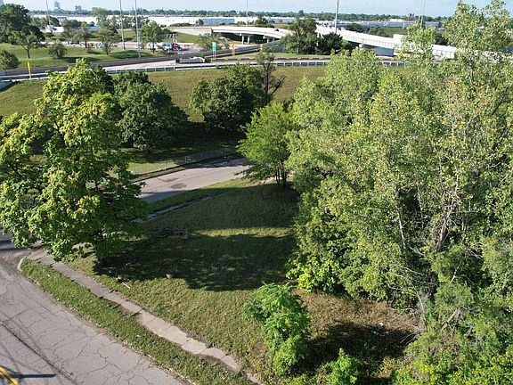 3rd image of 13451 Dequindre St