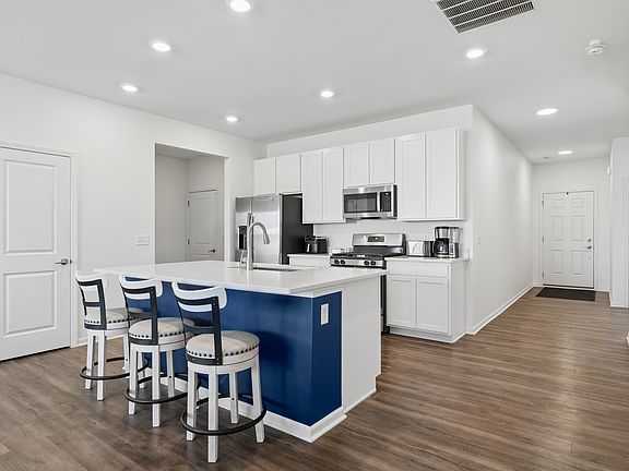 4th image of 8442 Redbud Ct