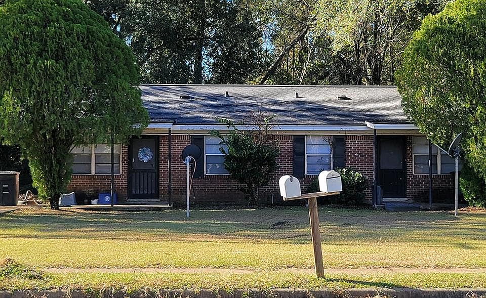 2nd image of 711 Johnson Rd