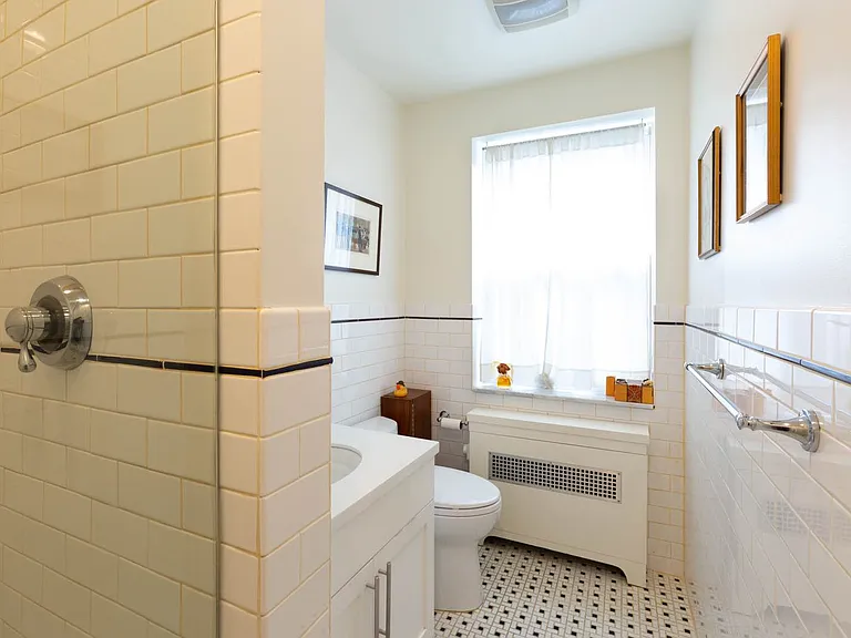 106 Washington Pl #2 — Photo 9