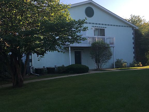 2nd image of 1091 Greenwood Cir #5F