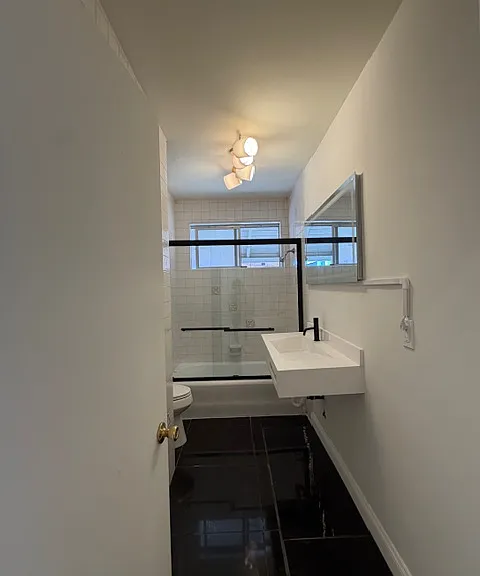 418 S Clark Dr — Photo 11