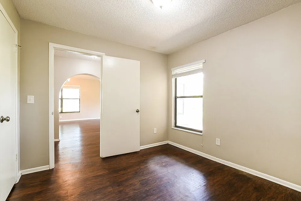 4 bed, 2.0 bath, 1744 sqft, $2,680 — Photo 4