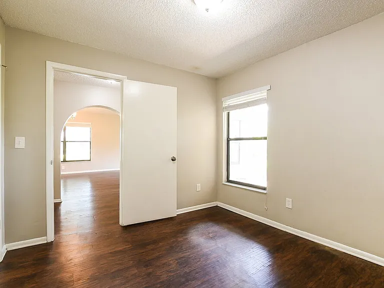 534 S Sundance Dr — Photo 4