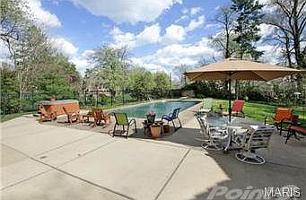 4th image of 14 Old Westbury Ln
