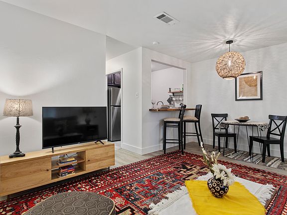 4th image of 1015 Lafontaine Ave Unit B