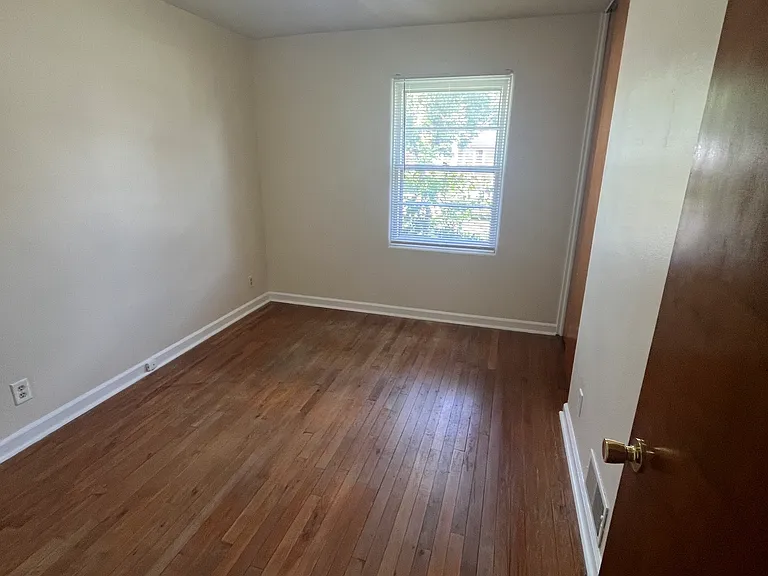 1126 Allison Ave — Photo 7