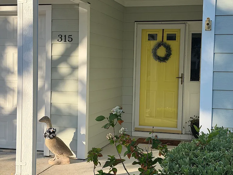 315 Hixon Pl — Photo 2