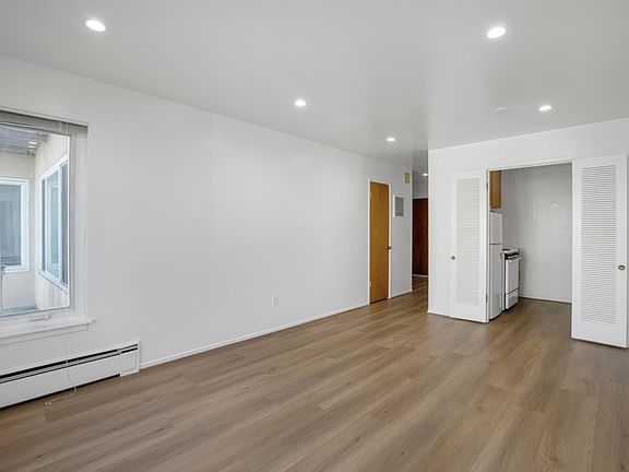 3rd image of 10 Lupine Ave APT 4