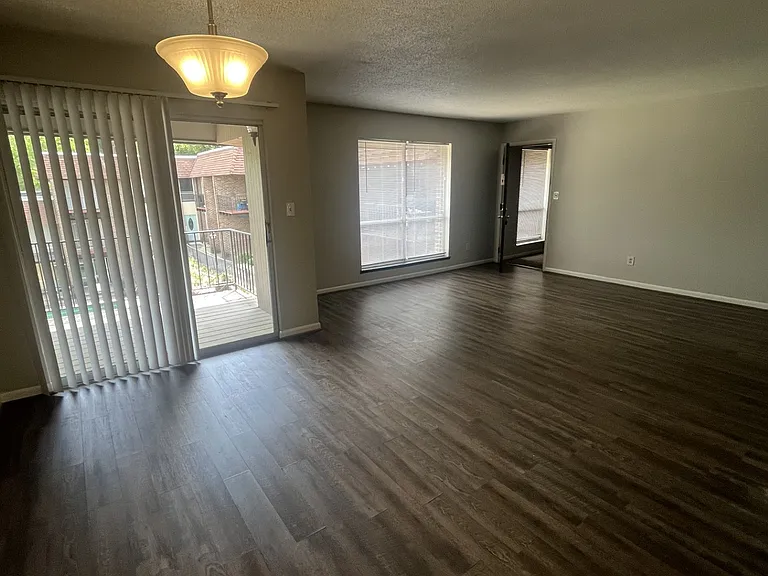 Malibu Apartments — Photo 7