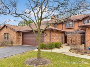 25 Indian Trail Dr, Westmont, IL