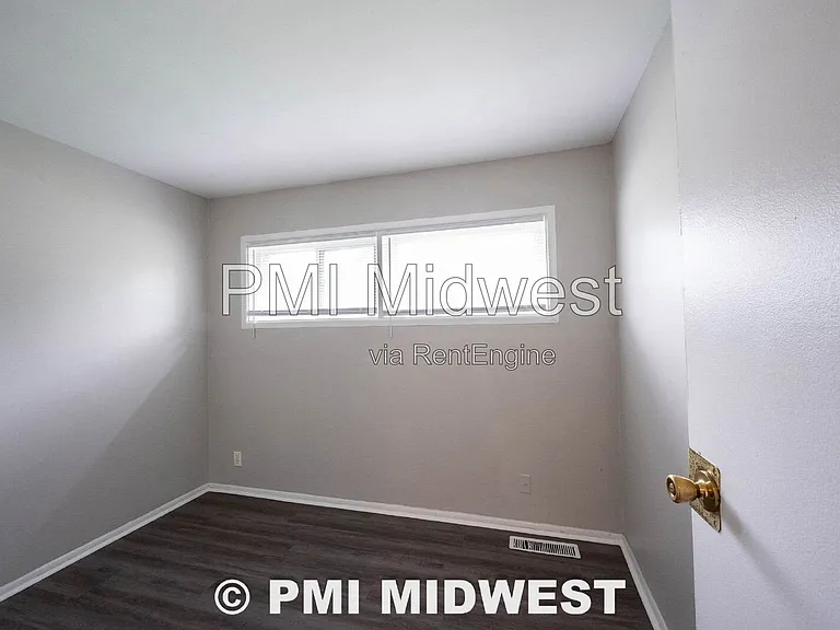 4939 Katherine Dr — Photo 21