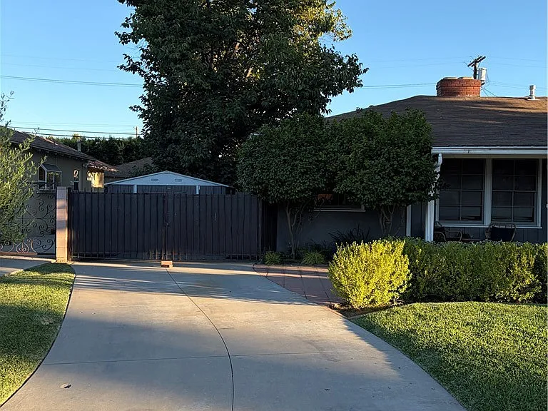 12612 Martha St — Photo 32
