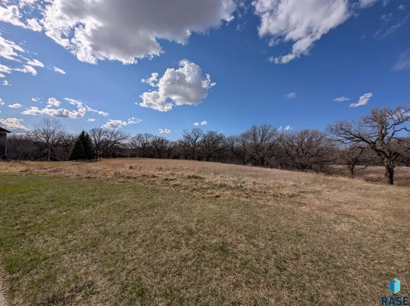 5500 E York Cir, Sioux Falls, SD 57110