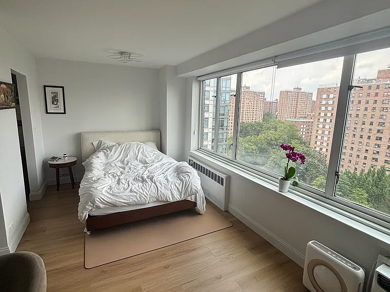392 Central Park W #15G — Photo 2