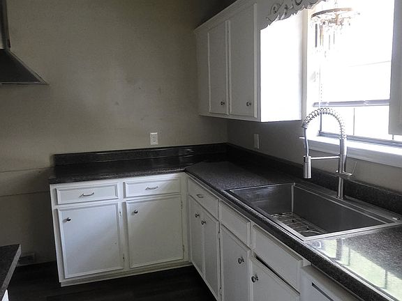 5th image of 940 Roosevelt Dr