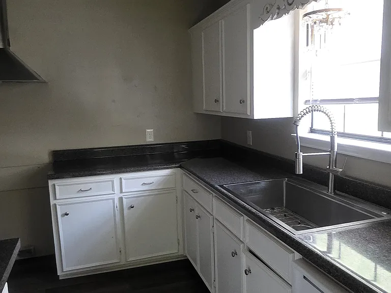 940 Roosevelt Dr — Photo 5