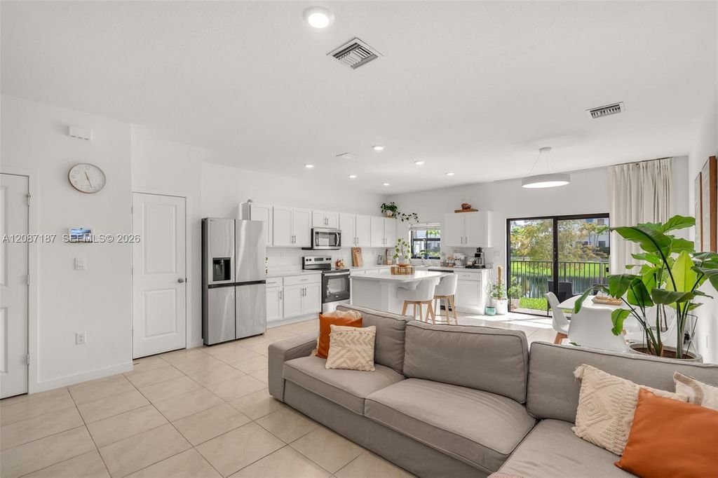 856 NW 3rd Way, photo 4