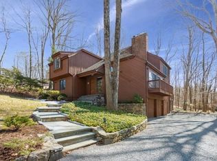 122 Apple Valley Rd, Stamford, CT 06903