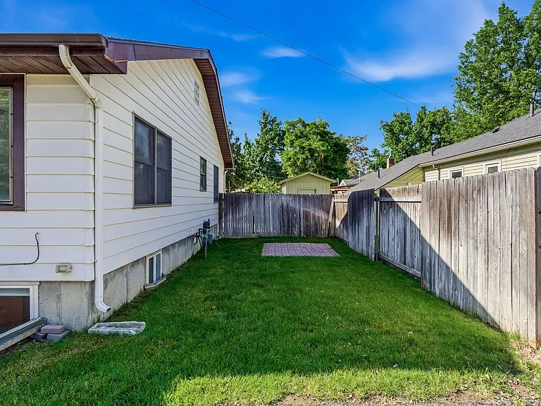 2034 S Broxon St — Photo 33